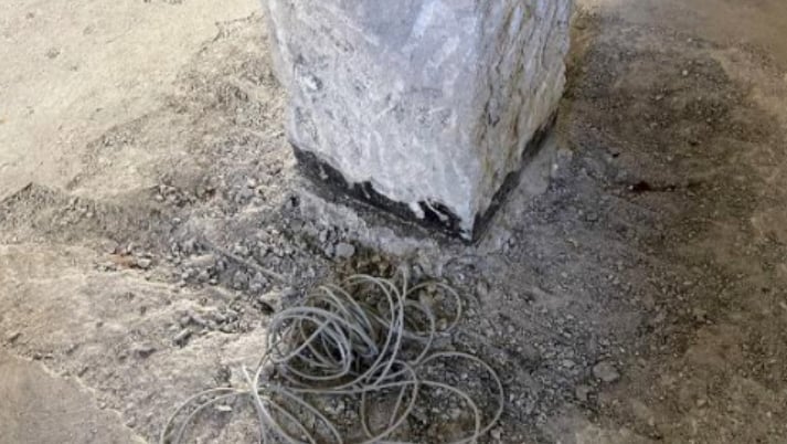 UAE damage to building column caused by differential settlement