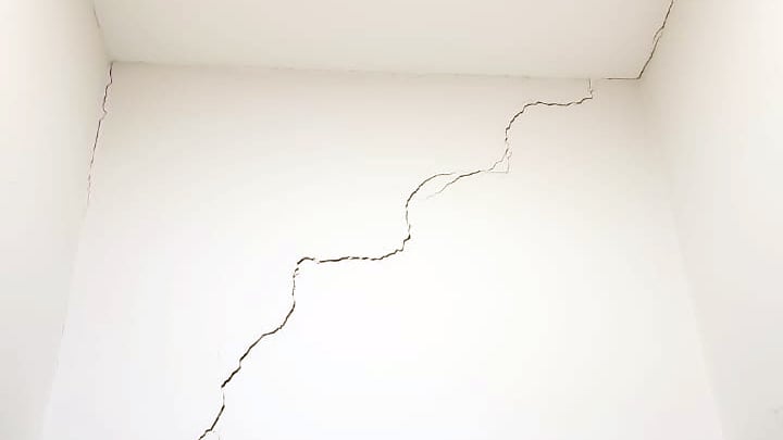 View of diagonal crack on internal villa wall caused by ground  settlement
