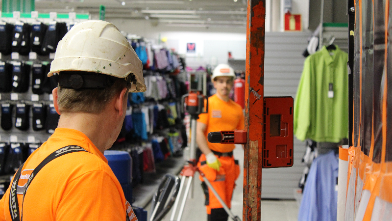 Laserseuranta lattian oikaisun aikana