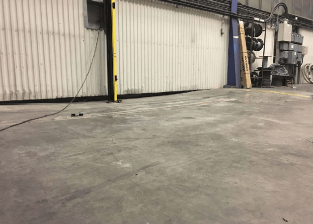 Tehdashallin lattian nosto 14 päivässä