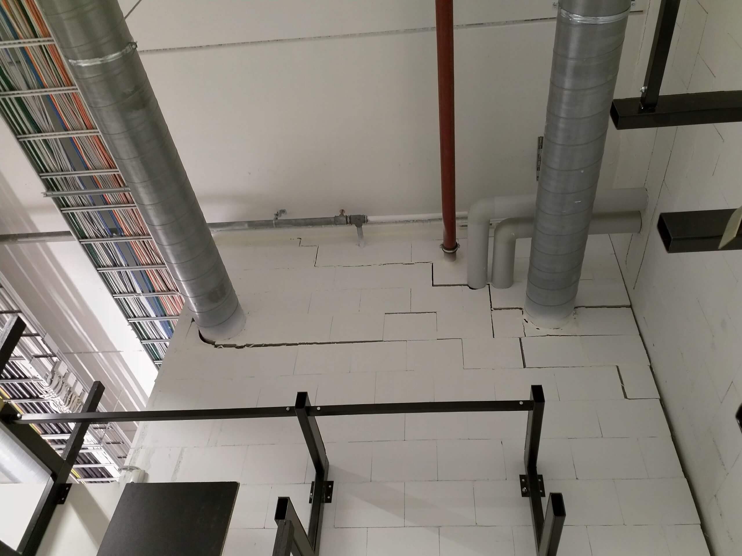 halkeama-tiiliseinassa-scaled