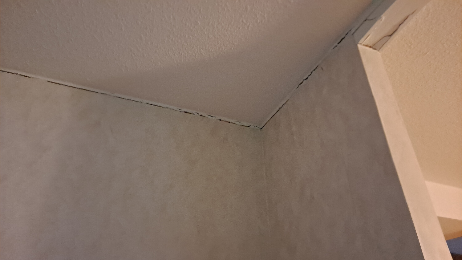 halkeamat-katonrajassa