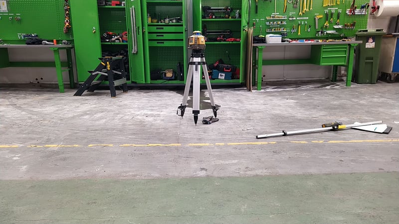 Tyhjätilan täyttö ja laatan stabilointi Valmetin tuotantotiloissa