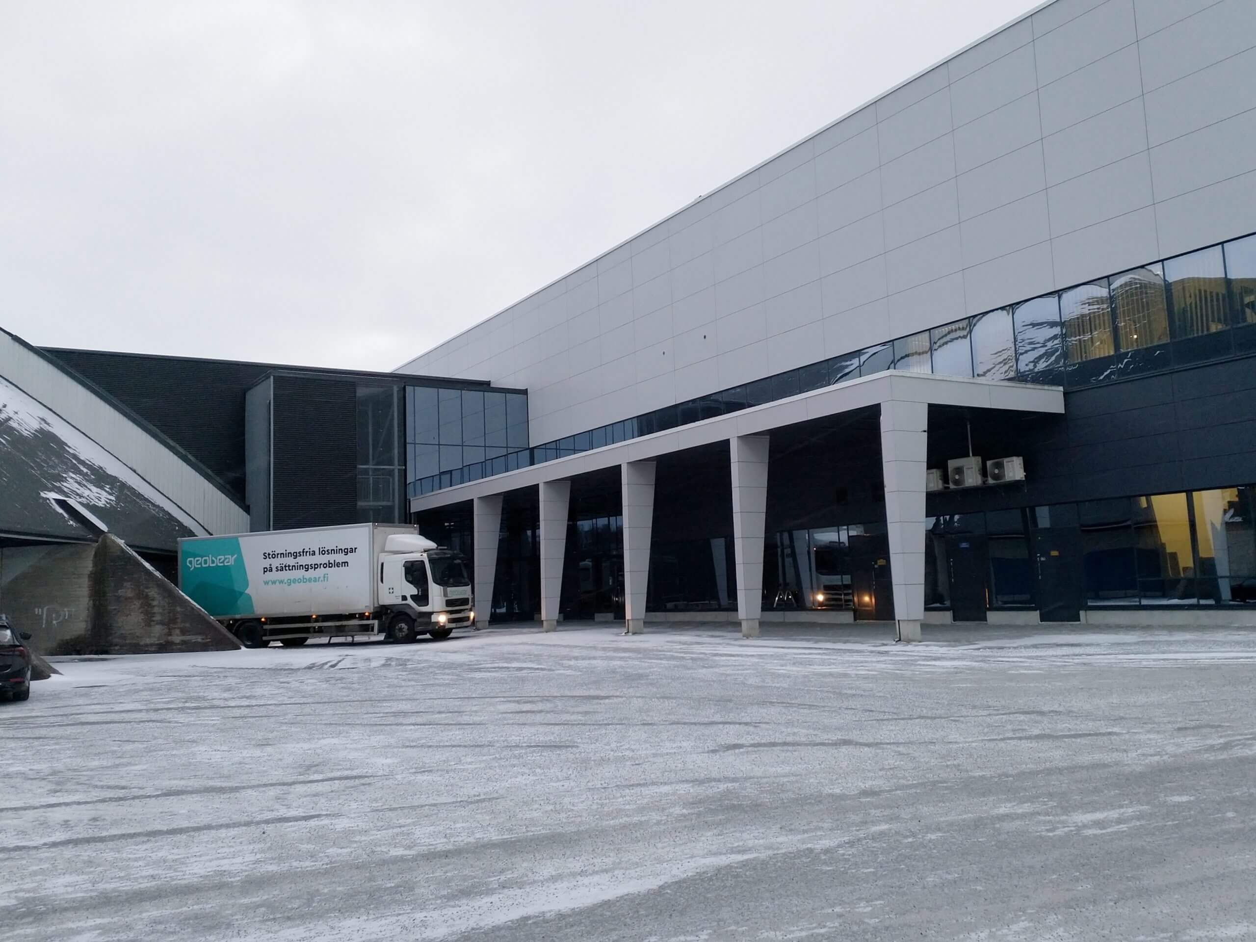 lattian-nosto-tampereen-messu-ja-urheilukeskuksessa-scaled