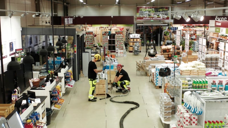 Myymälän lattian nosto ja maaperän vahvistaminen 1600 m²:n alueelta