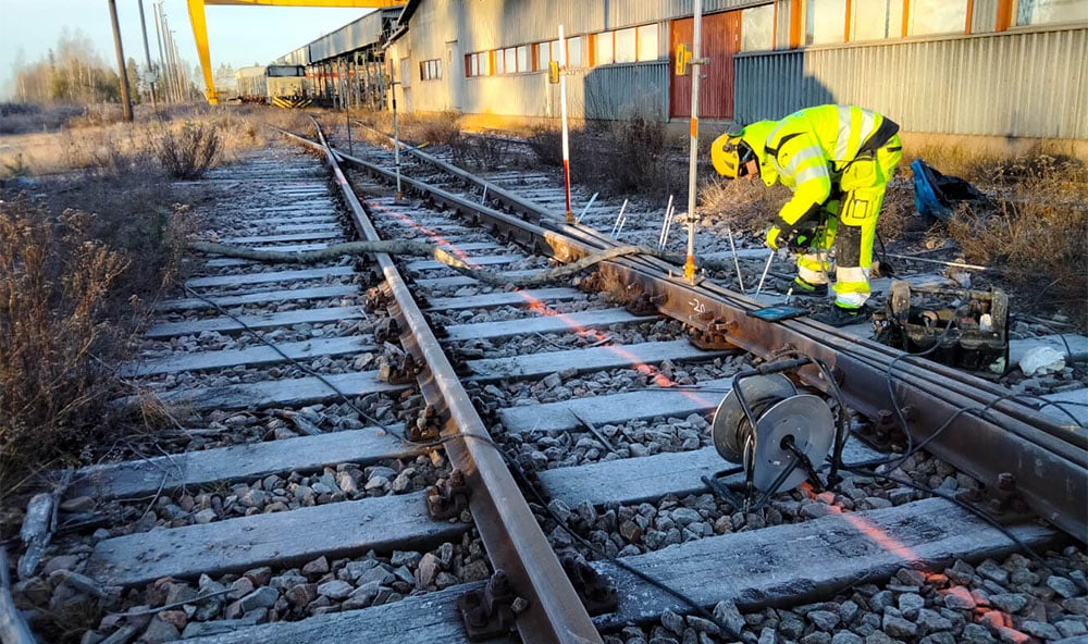 Raideristeyksen tuenta ja nosto Kaipiaisissa Geobear infra