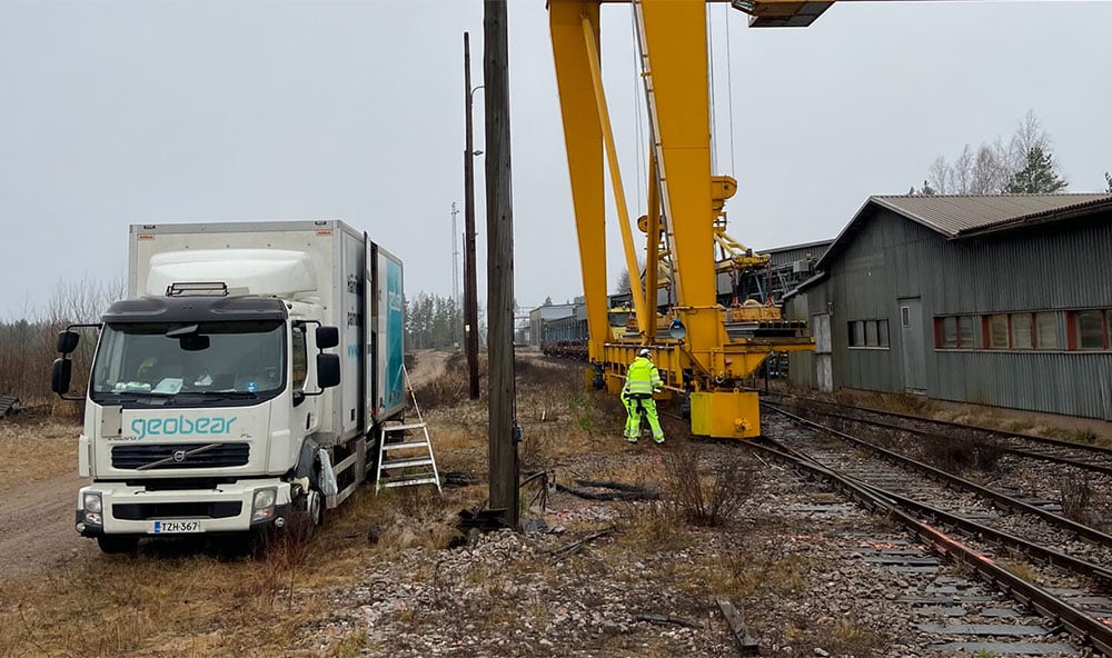 Raideristeyksen tuenta ja nosto Kaipiaisissa Geobear