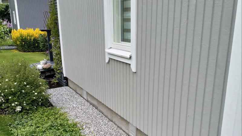 Siirtolapuutarhamökki suoristui päivässä − huolella hoidettu piha säilyi koskemattomana