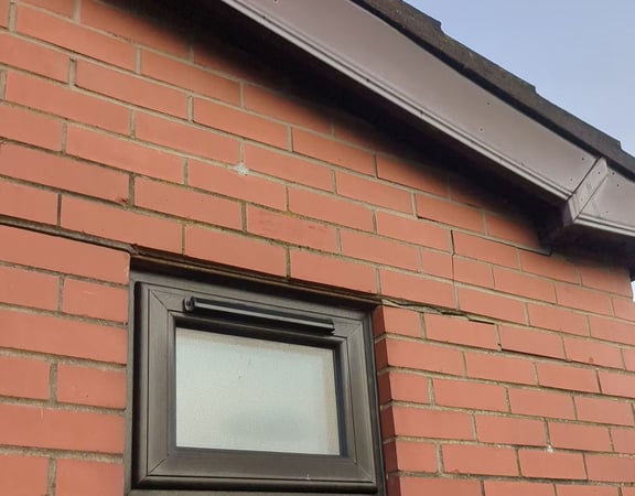 Single-storey extension stabilised in one day despite shallow foundations and live utilities