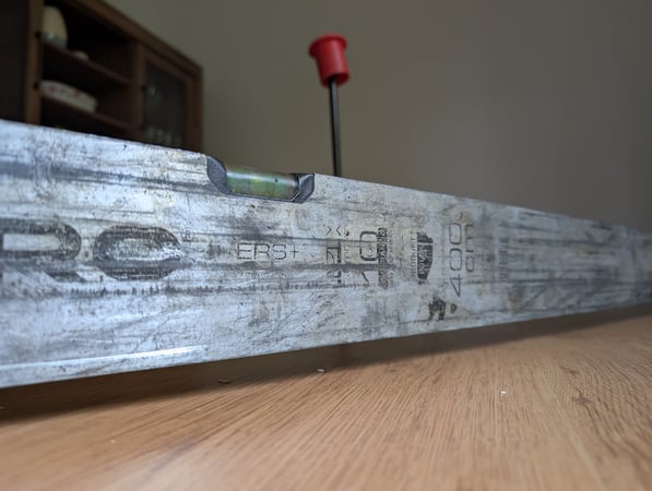 Zapadnięta posadzka – przyczyny, objawy i skuteczna naprawa