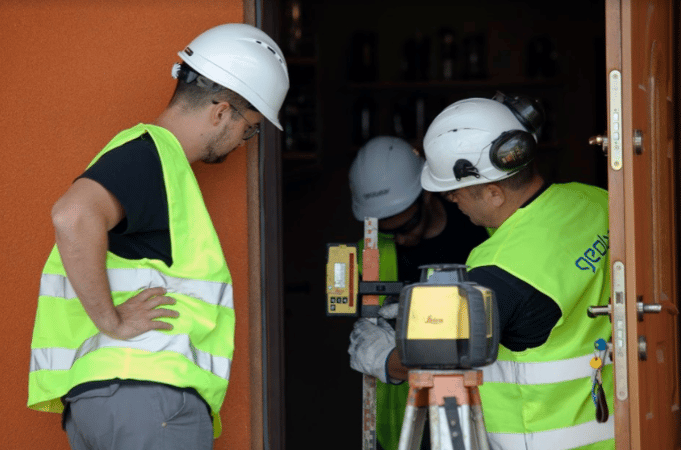 Naprawa osiadania za pomocą iniekcji. Badanie geotechniczne, ogrzewanie podłogowe – opowiada inż. Mateusz Wyrwalski