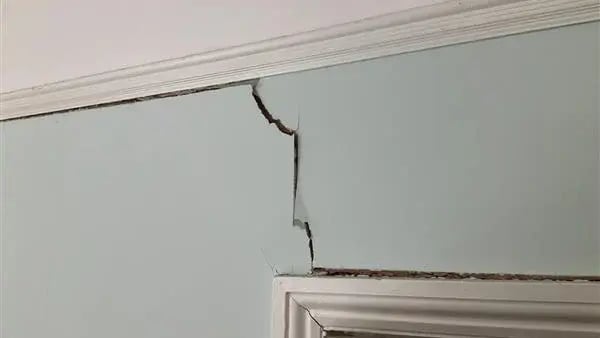 Internal wall crack plaster wall