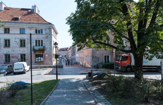 Wzmocnienie fundamentów zabytkowej kamienicy na Mariensztacie