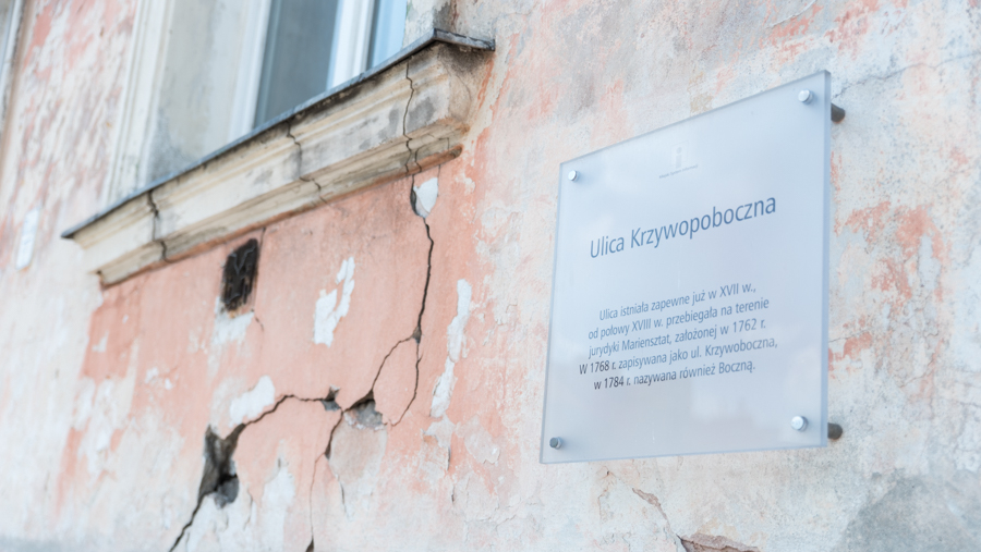 wzmacnianie-gruntu-i-fundamentow-zabytek-kamienica ul. Krzywopoboczna tabliczka