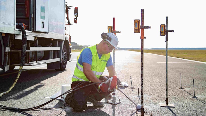 Wzmocnienie płyty lotniska cywilnego w Bydgoszczy