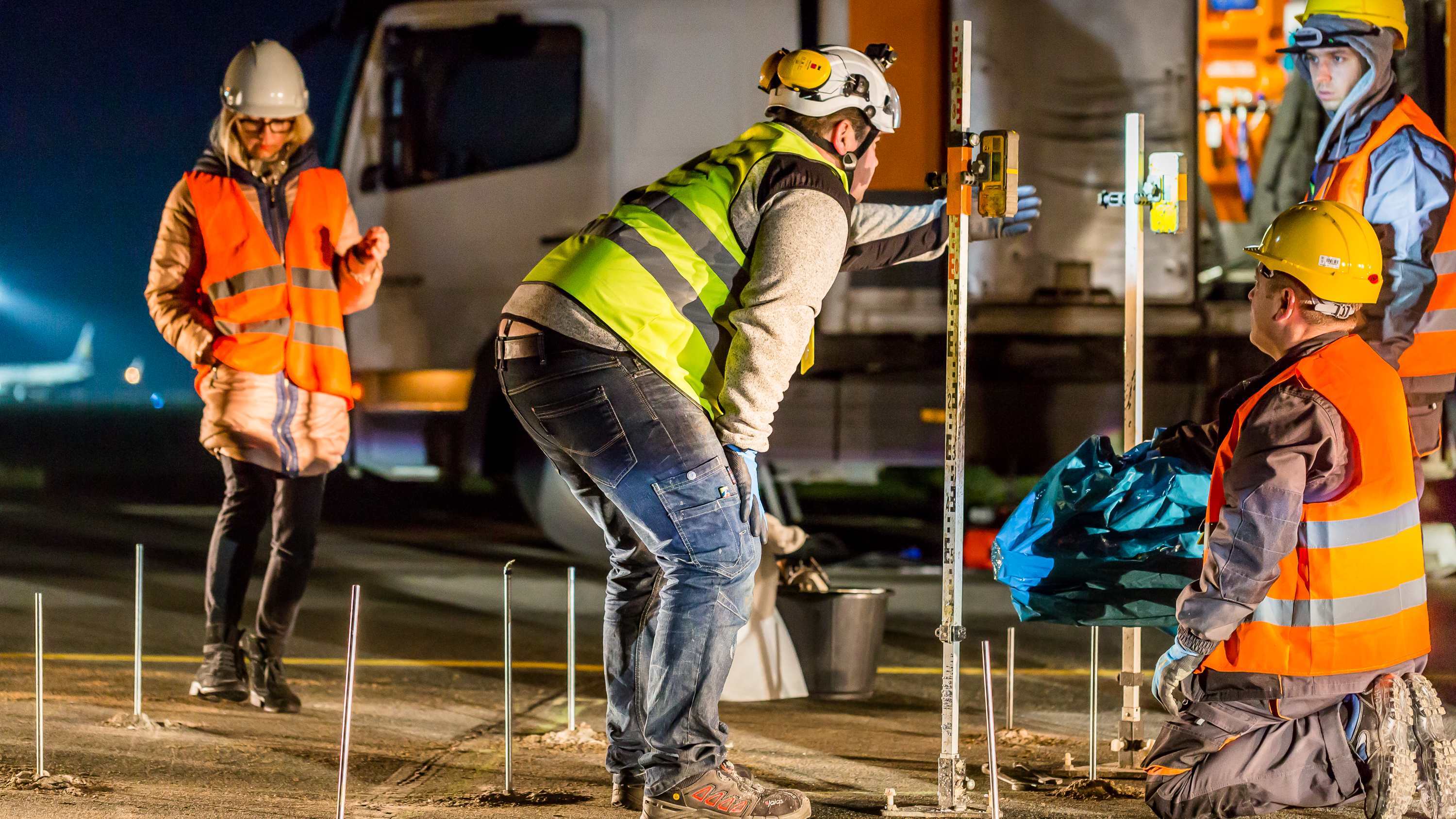 Zespół Geobear podczas prac na lotnisku w Modlinie