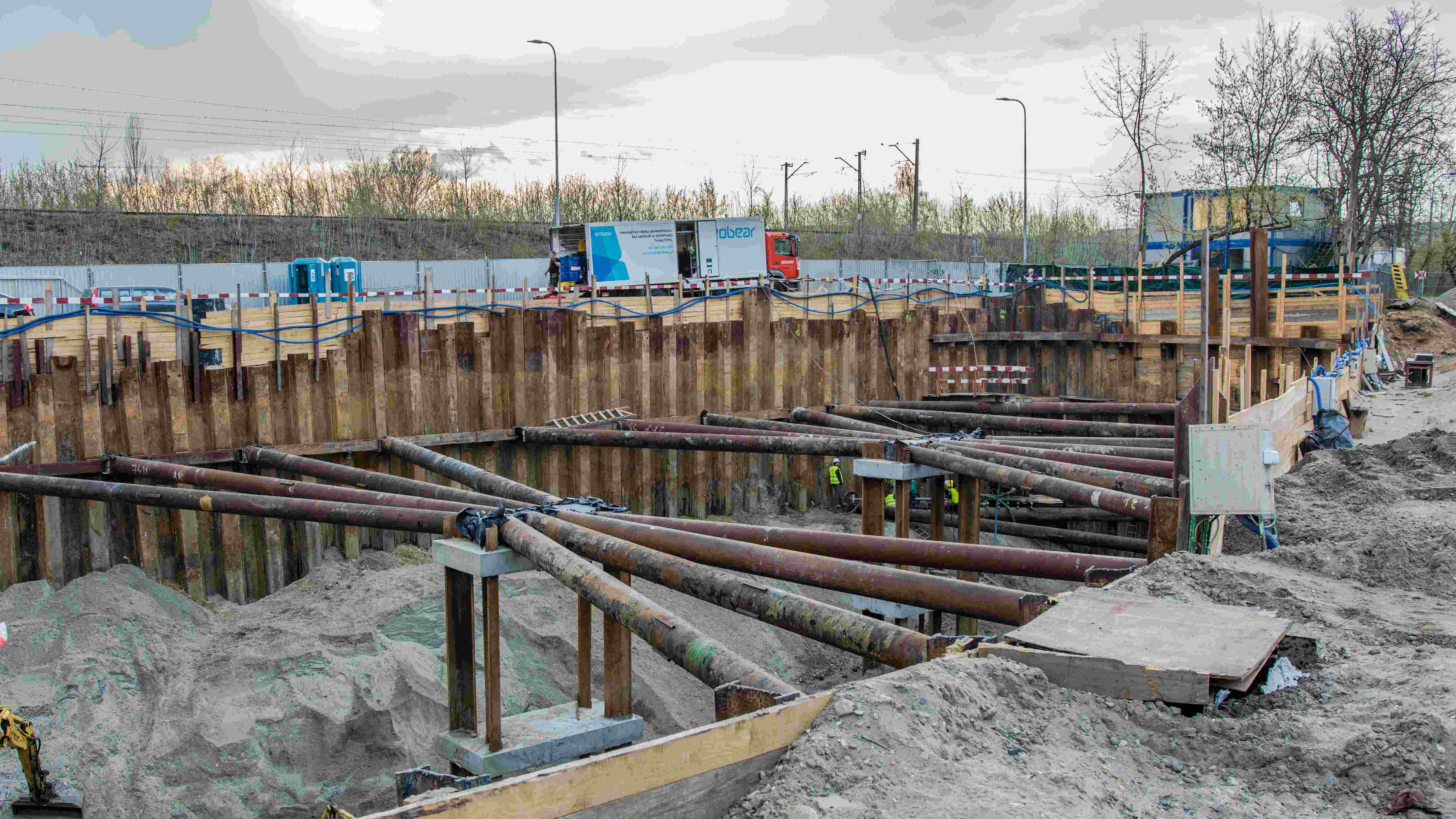 Uszczelnianie wykopu przez ekipę Geobear