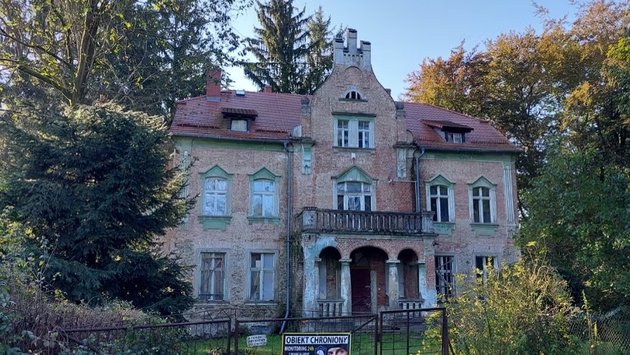Zabytkowy dworek w Grabiszycach Dolnych