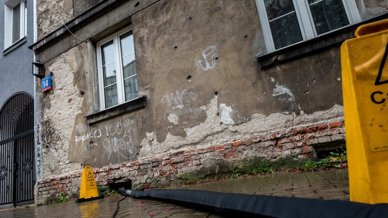 Podbicie fundamentów zabytkowej kamienicy na Starym Mokotowie w Warszawie