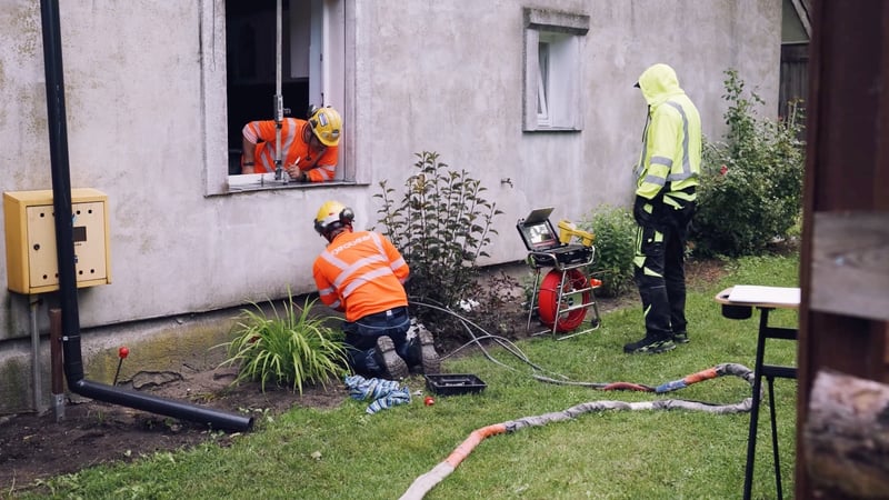 Pękające ściany i wzmocnienie fundamentów domu w Goszczanowcu