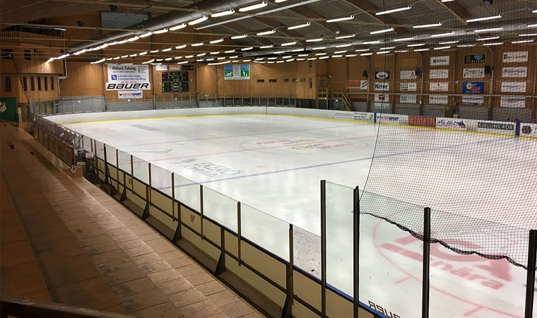 Säkrad ishall på Ekerö