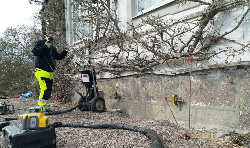 Geobear utför stabilisering och markförstärkning med geopolymer hos Skabersjö slott.