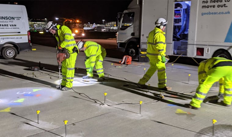 Stabilisering av betongplattor på flygplats