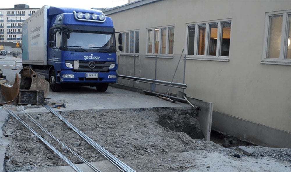 TOMRUMSFYLLNING AV KULVERT UNDER BILVÄG GEOBEAR