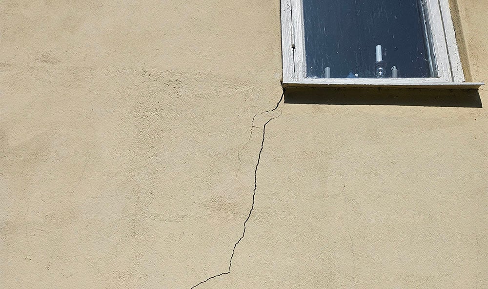 Spricka fasad sättningar