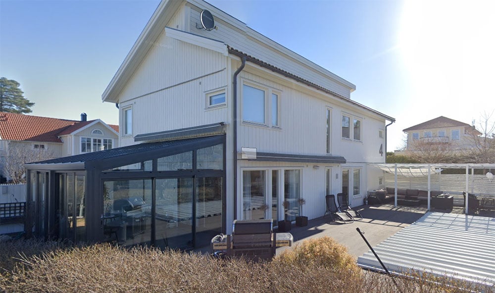 Professionell grundförstärkning av uterum i Täby, Stockholm – lagning av sättningssprickor och stabilisering utan grävning.