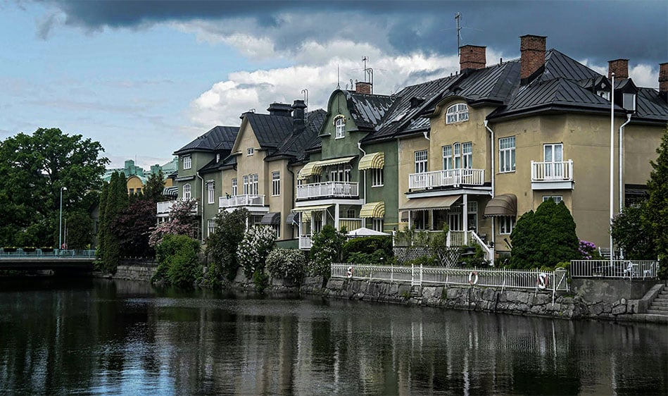 Professionell mark- och grundförstärkning för villa och hus i Örebro med Geobear – stabilisering av sättningsskador, lagning av sprickor i husgrund och förstärkning av betongplatta med geopolymerinjektering utan grävning, för en snabb, ren och störningsfri lösning som skyddar ditt hem.