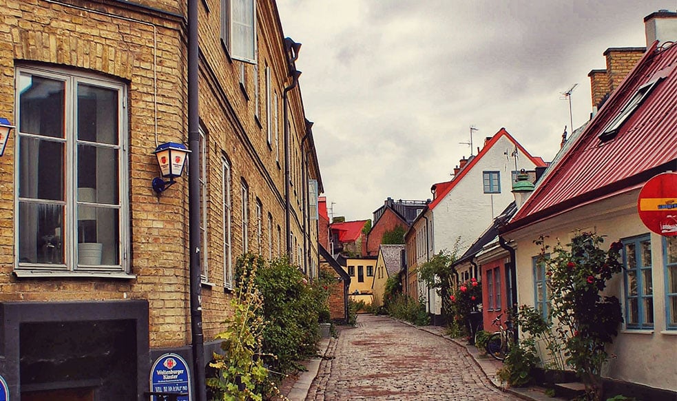 Professionell mark- och grundförstärkning för villa och hus i Lund med Geobear – stabilisering av sättningsskador, lagning av sprickor i husgrund och förstärkning av betongplatta med geopolymerinjektering utan grävning, för en snabb, ren och störningsfri lösning som skyddar ditt hem.