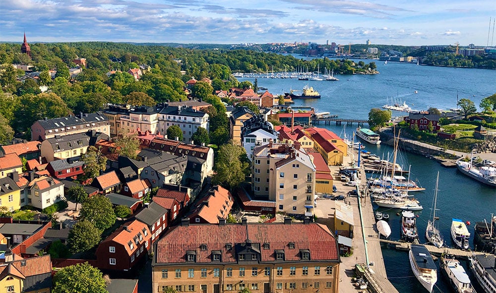 Professionell mark- och grundförstärkning för villa och hus i Stockholm med Geobear – stabilisering av sättningsskador, lagning av sprickor i husgrund och förstärkning av betongplatta med geopolymerinjektering utan grävning, för en snabb, ren och störningsfri lösning som skyddar ditt hem.