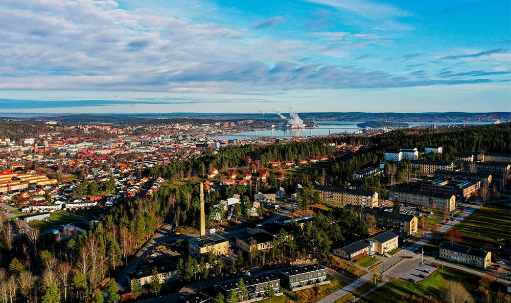 Professionell mark- och grundförstärkning för villa och hus i Sundsvall med Geobear – stabilisering av sättningsskador, lagning av sprickor i husgrund och förstärkning av betongplatta med geopolymerinjektering utan grävning, för en snabb, ren och störningsfri lösning som skyddar ditt hem.