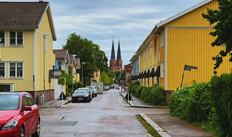 Professionell mark- och grundförstärkning för villa och hus i Uppsala med Geobear – stabilisering av sättningsskador, lagning av sprickor i husgrund och förstärkning av betongplatta med geopolymerinjektering utan grävning, för en snabb, ren och störningsfri lösning som skyddar ditt hem.