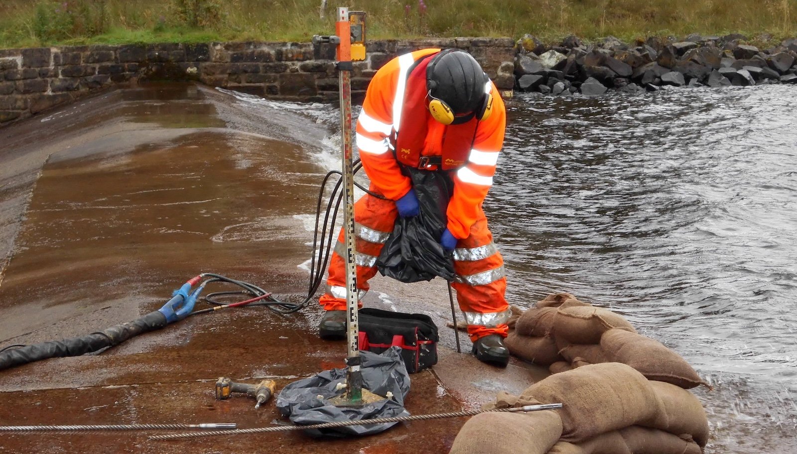 Water sealing at a reservoir