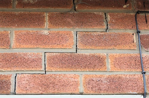 subsidence crack in brickwork