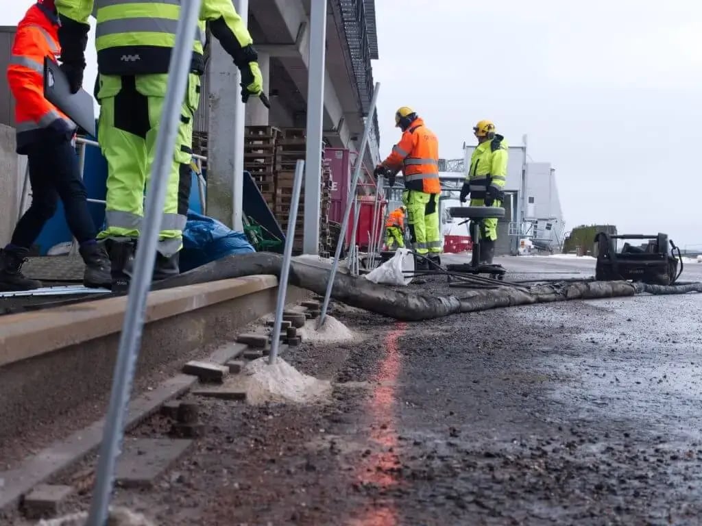 matkustajasilta-nosto-ja-stabilointi-geobear-1024x768